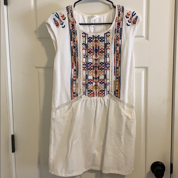 Urban Outfitters Dresses & Skirts - Urban Outfitters white linen embroidered dress